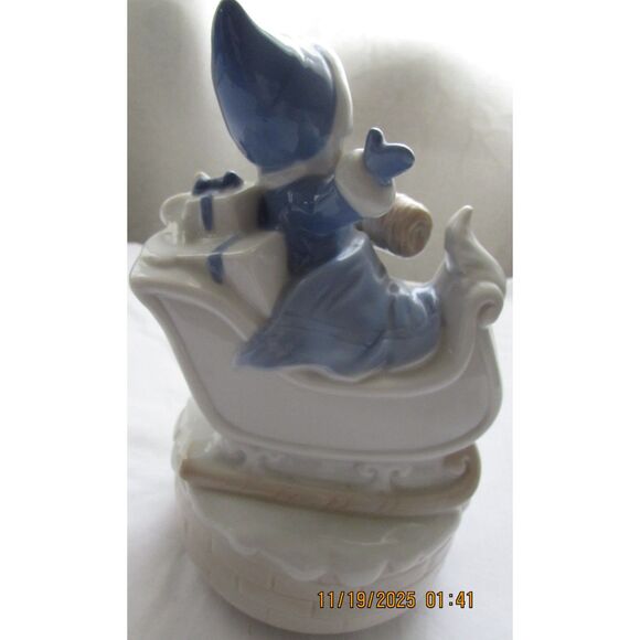Porcelain Mogi Nagoya Japan Musical Figurine Winter Girl Sleigh bear vintage - Picture 3 of 5